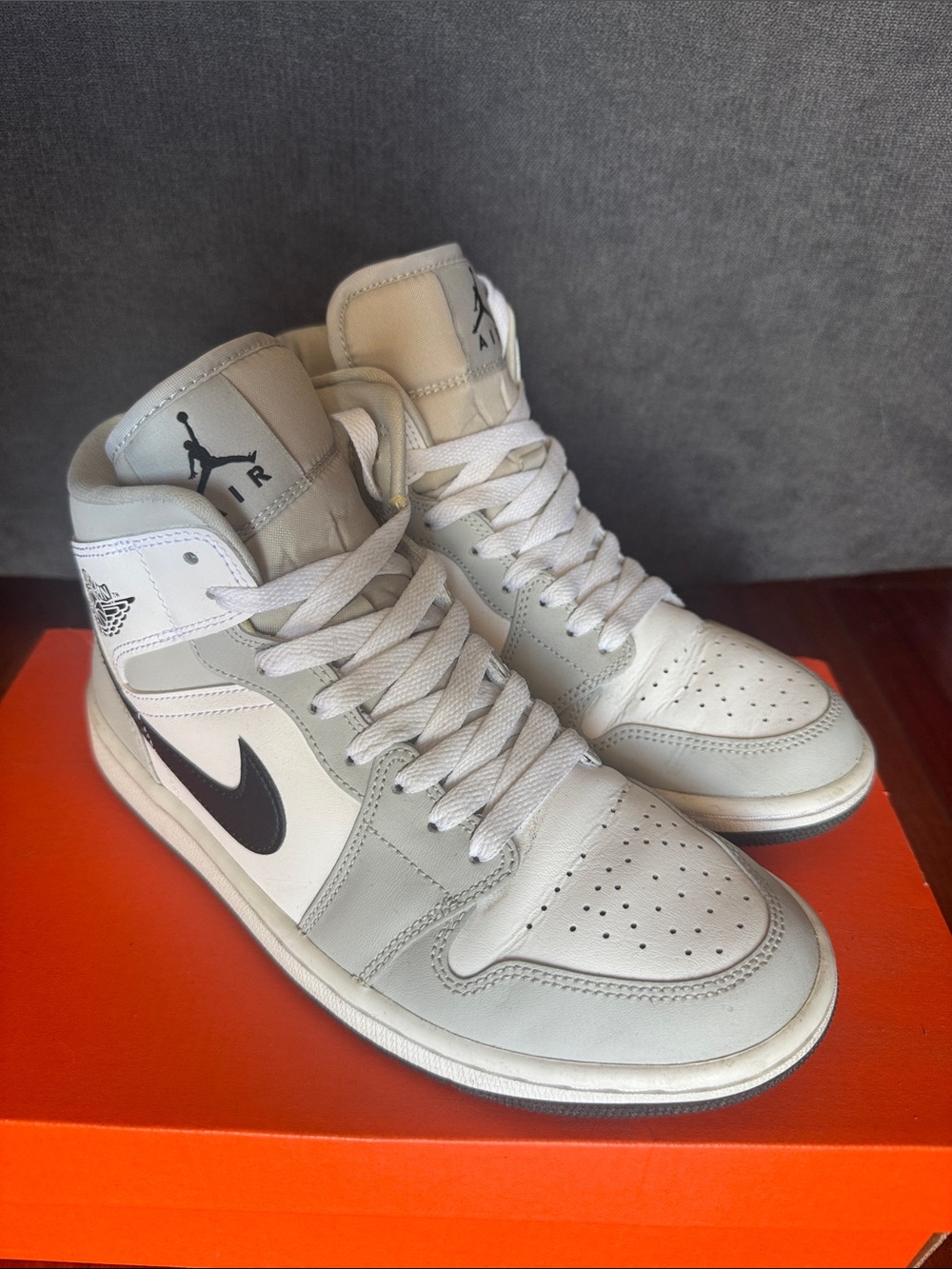 Nike Air Jordan 1 Mid Women Shoe